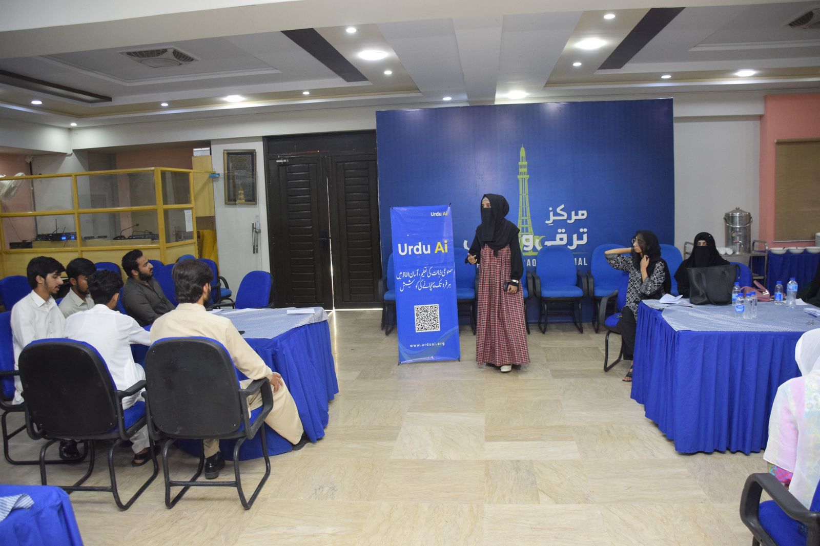 A woman facilitator leading an Urdu Ai workshop