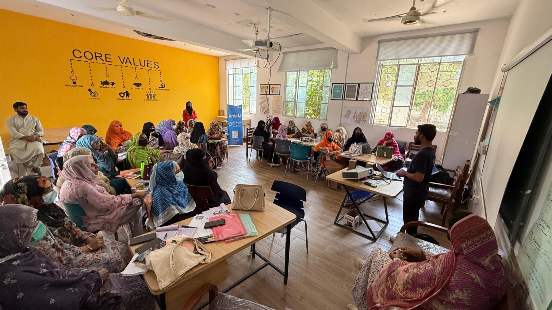 Women participating in an Urdu Ai community workshop